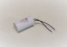 Rozběhový kondenzátor  8uF/450 V pro motory 230V 50Hz křídlových bran
