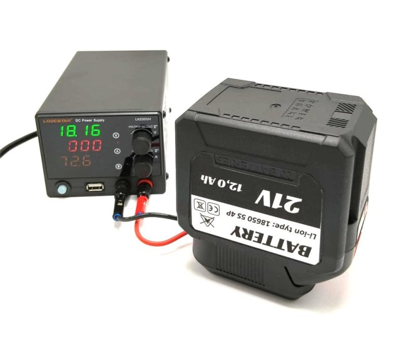 Digitální nabíječka akumulátorů 30V 5A + adaptér MAKITA