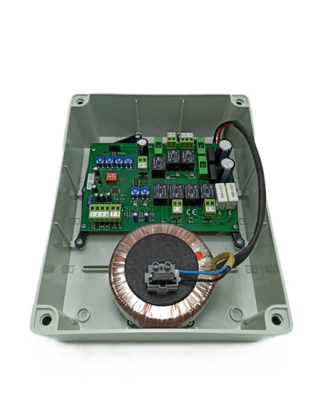 Řídící jednotka RJ 64 včetně krabice, trafa a průchodek