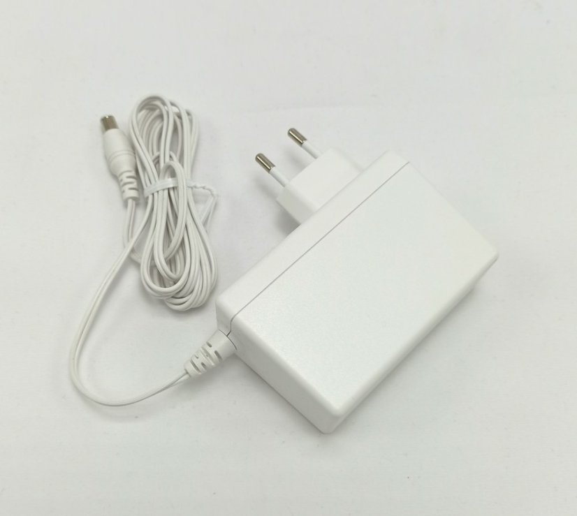 Napájací zdroj do zásuvky 12V 2,5A